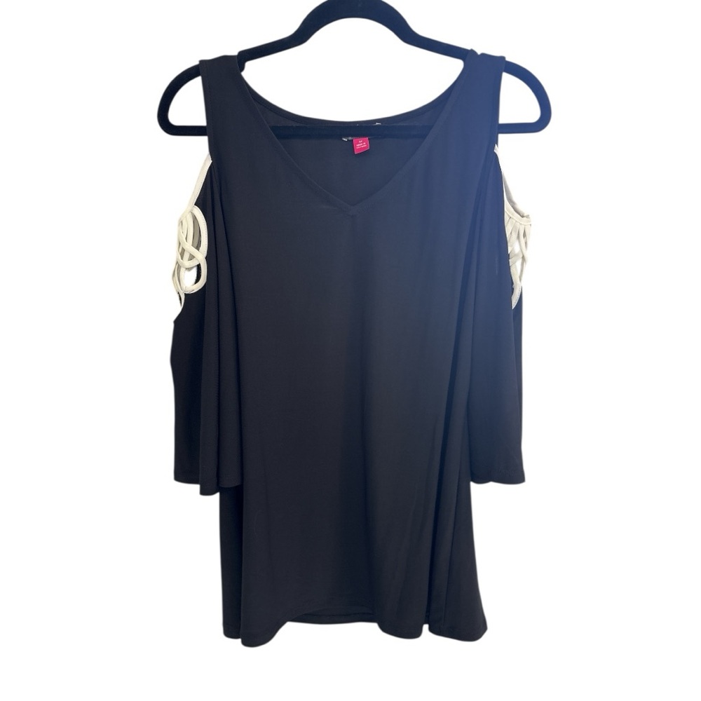 Vince Camuto Black Cold Shoulder Top, sz Medium